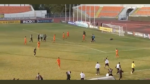 VÍDEO: Jogadores entraram dentro de campo a pedir pênalti no último minuto
